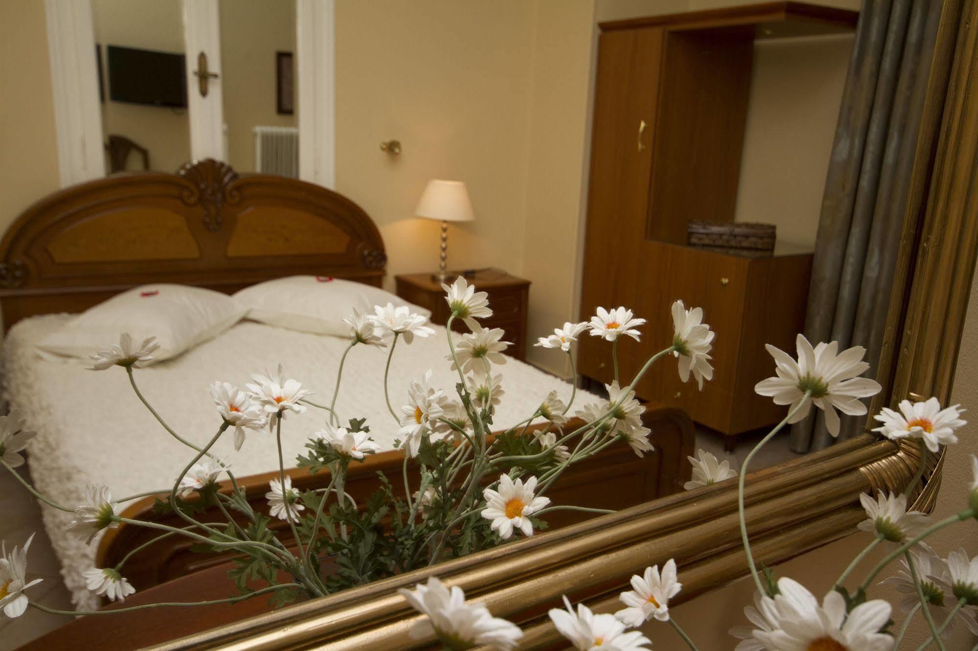 Museum Hotel Barbara Volos Esterno foto